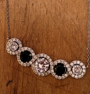 BNWT Gorgeous Silver Crystal & Black Stone Necklace